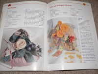 Rosen aus Bändern / Maria Eigl (kreativ 1998)