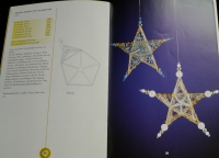 Weihnachtsschmuck aus Perlen / Erna Härtl (topp - 1999)