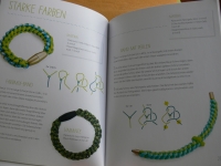 Paracord geknüpft & gehäkelt / Ingrid Moras (CV - 2015)